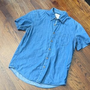 Blue polka dot collared shirt sleeve button down